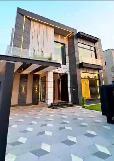 Lower Portion Locked - 1 Kanal Awesome Upper Portion On Top Location For Rent In DHA Phase 6 Lahore