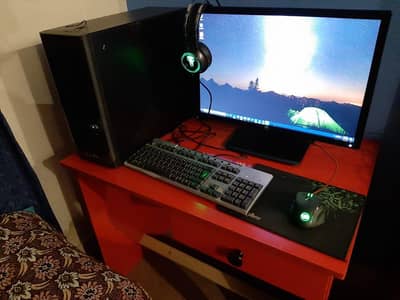 Gaming Pc with Lcd and gears