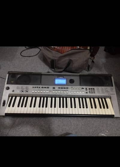 Yamaha PSR E443 in good condition Professional keyboard