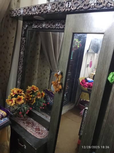 1 dracing table 1 bartan show cesh  use abl 2 but net and cleen