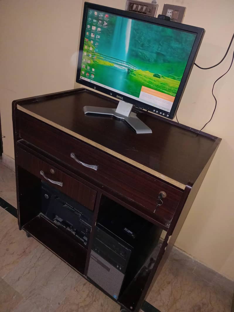 Dell Optiplex 3rd Generation, Lcd 20", Computer Table 4