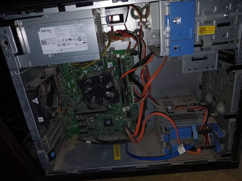 Dell Optiplex 3rd Generation, Lcd 20", Computer Table 7