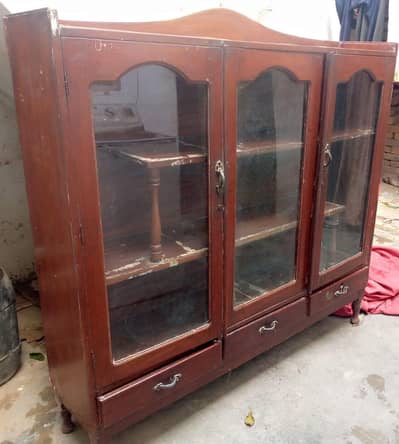 Medium size wooden Showcase