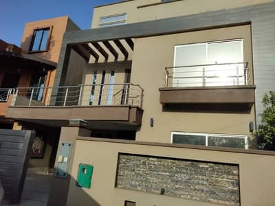 Vip 10 Marla Luxury Non Furnished House Available For Rent In Bahria Town Lahore
