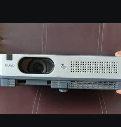 sanyo projector  condition 10/10