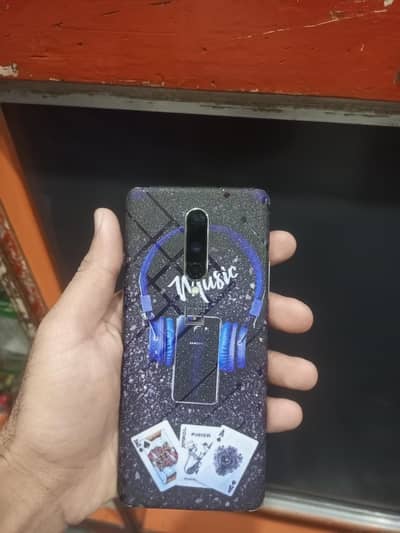 one plus 8 5g(8 RAM 128 GB)