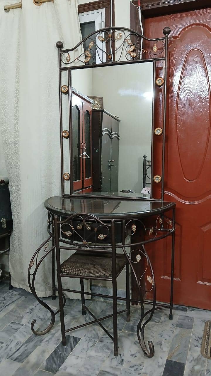 Dressing Table 0