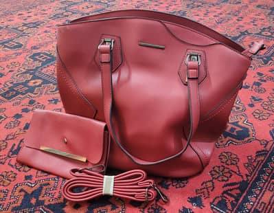 Red hand and shoulder bag