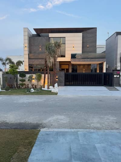 Lower Portion Locked - 1 Kanal Awesome Upper Portion On Top Location For Rent In DHA Phase 6 Lahore