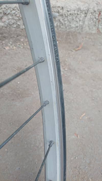 Metal body with aluminium rims sport cycle