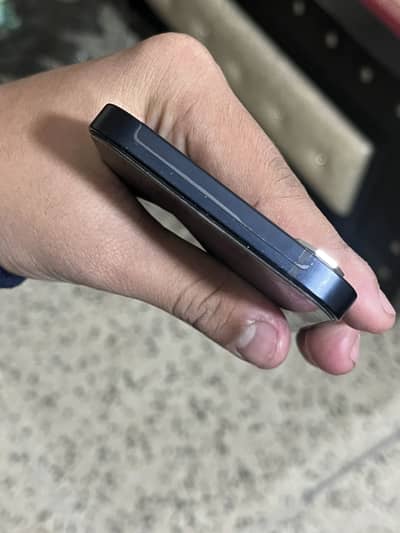 Iphone 12 apple warrenty 9.5/10 non active jv 100 health