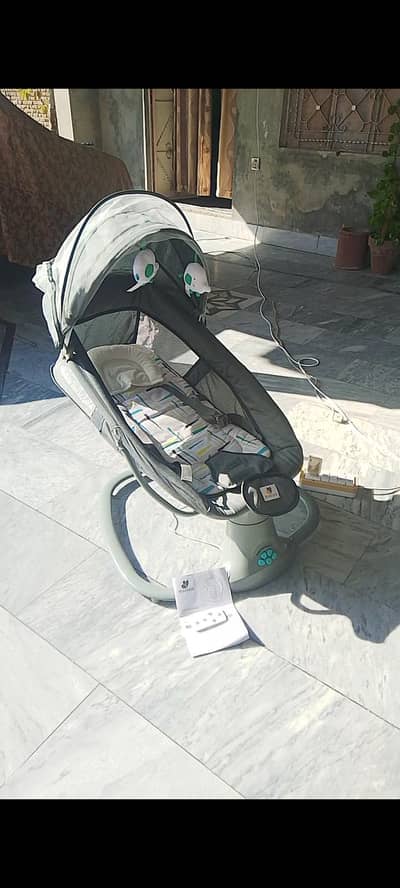 baby swing only 2 days used brand new with remote original box