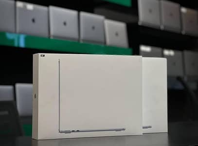 Apple MacBook Air M4 2025 | 16 GB RAM | 256 GB SSD | Midnight Box Pack