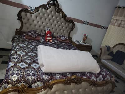 Bed dressing Dewan with large size tabel 2 side tables Almari