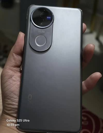 Vivo V50
