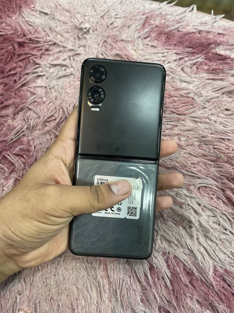 Infinix zero flip 2