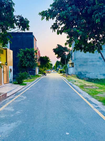 5 Marla Plot For Sale In Park Lane