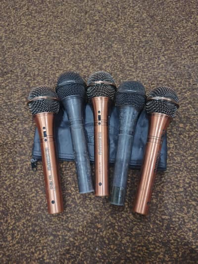 6 mics, 7 xlr cabels, (all working perfectly)