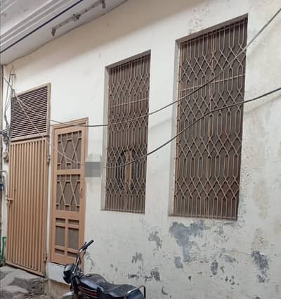 5 Marla House For Grabs In Gulberg