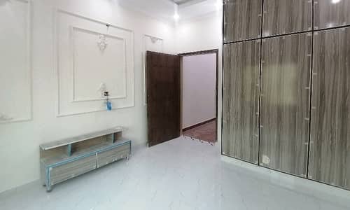 3 Marla Flat For Rent In Gulberg