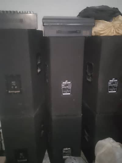 Sp4 speckers with mixer all sound systems lights and stage decorations