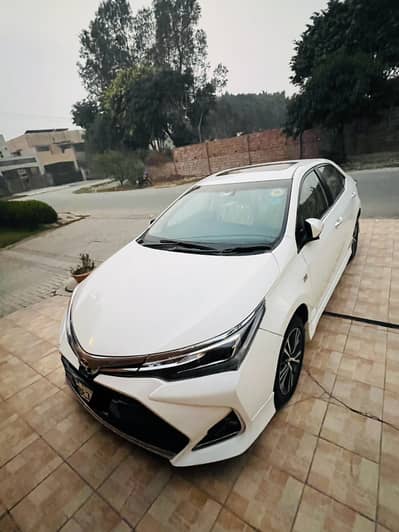 Toyota corolla grande 2022 beige interior