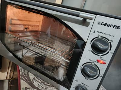 Spacious Oven For Sale (Geepas)