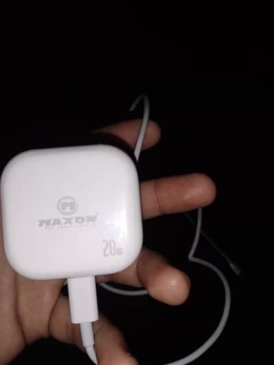 20W IPHONE CHARGER WITH ORIGINAL DATE CABLE