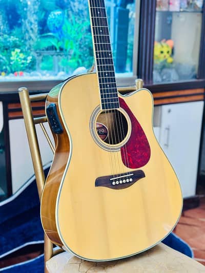 semi acoustic Yamaha orginal guitar
