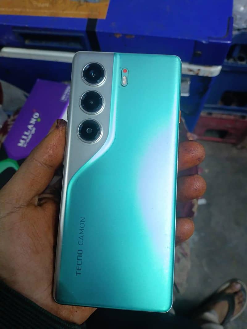 Tecno 40 Pro 0