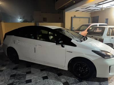 Toyota Prius 2012 / 2015 white color