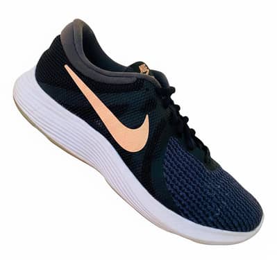 Nike Revolution 4 – Almost New, Stylish & Comfortable