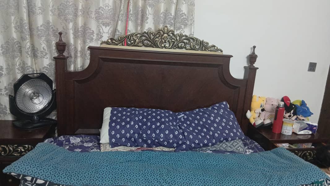 bedset with dressing table 0