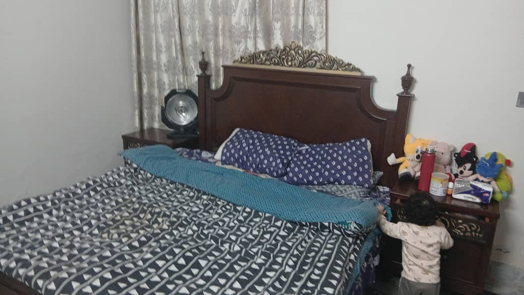 bedset with dressing table 1