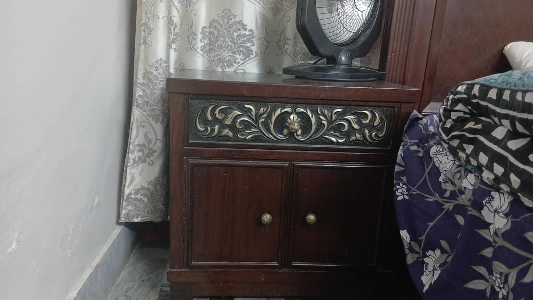 bedset with dressing table 2