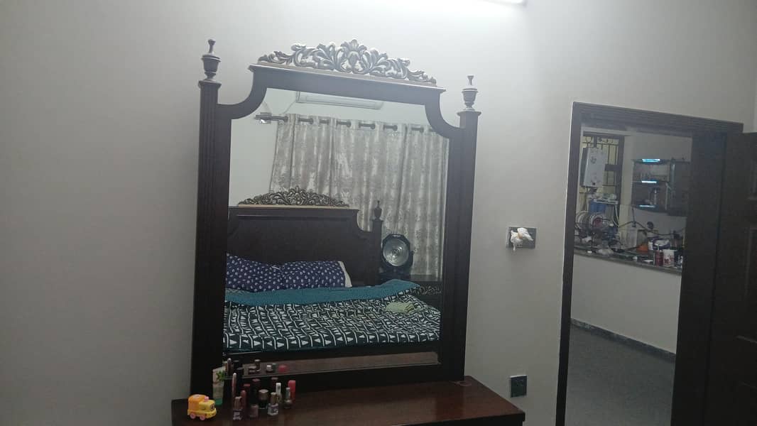 bedset with dressing table 4