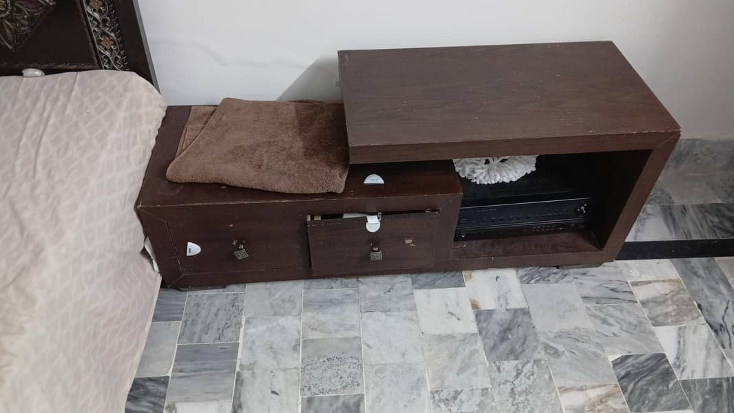 bedset with dressing table 7