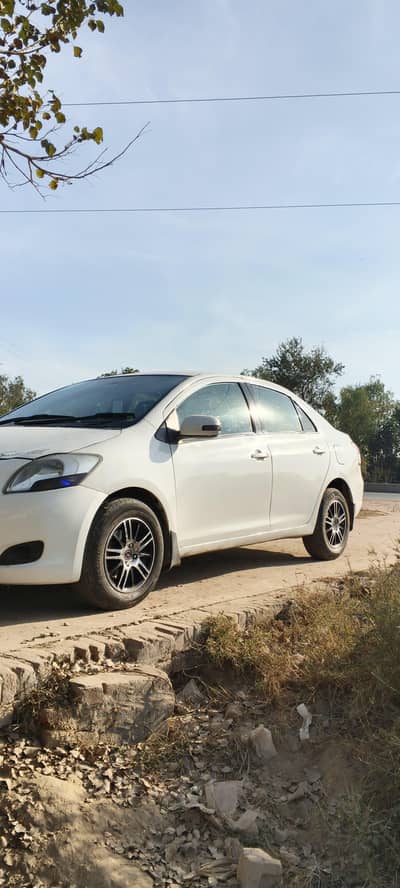 Toyota belta automatic  . 2009/10