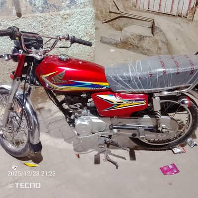 125 for sell 2019 model karachi   10/09 condition