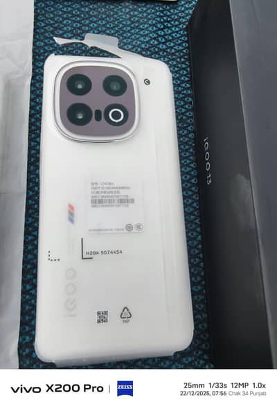 iqoo 13 just sim time used Available