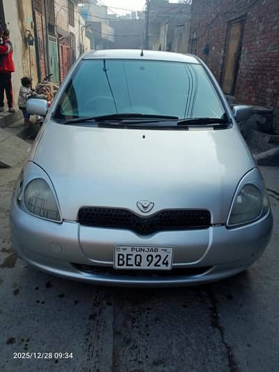 20 lac toyota vitz 1999( registered 2007)_ excellent condition LHR no
