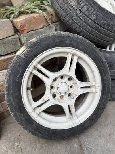 Salam i am seeling a rim tyre in good condition