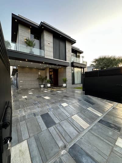 One Call Deal KANAL EYE CATCHING SUPERB LUXURY BUNGALOW FOR SALE Nearest to CBD