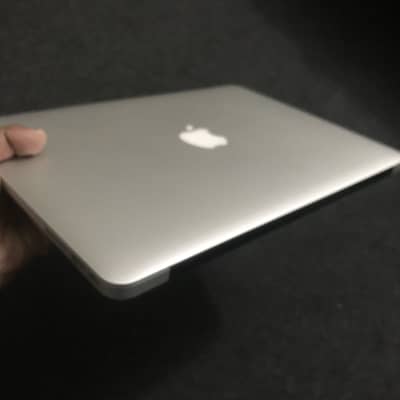 Mac book air 13 inch 2013 all okay. sale in neet and clean condiition