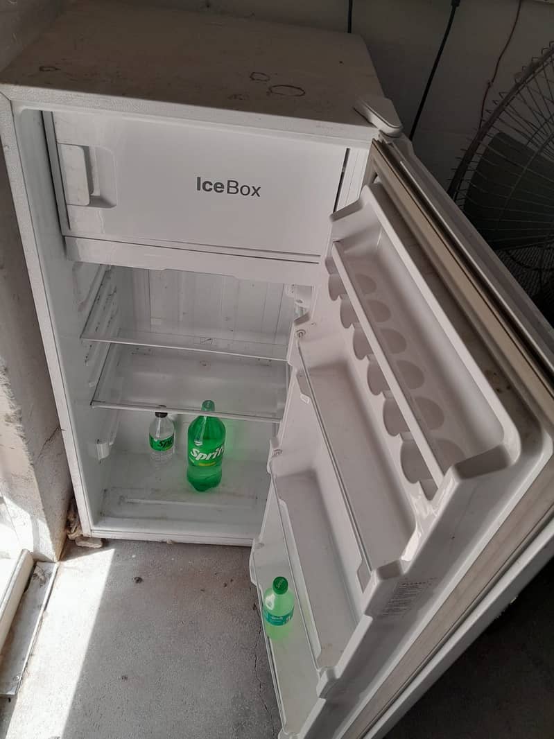 MINI FRIDGE 1