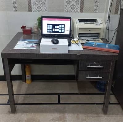 Office table 10/10 condition for sale