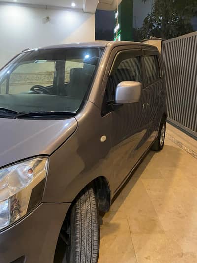 1 st hand driven wagon r  2019 model one door and one fander minor tou