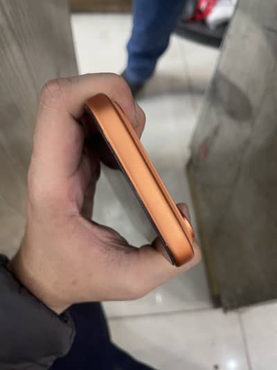 Iphone 17pro max cosmic orange