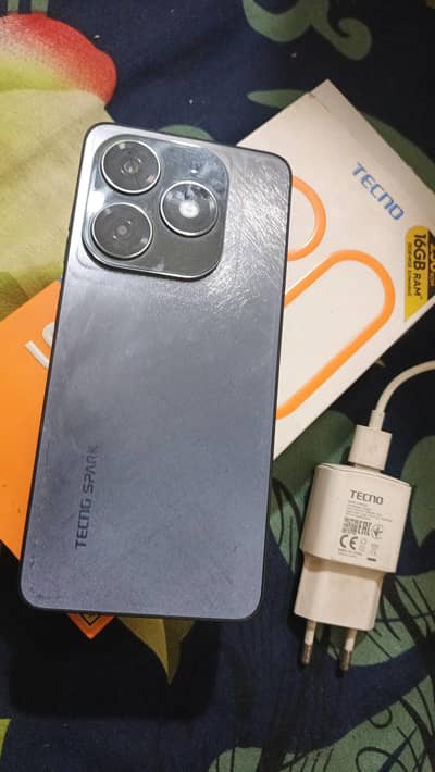 techno spark 20/8256 box charger hai all okay