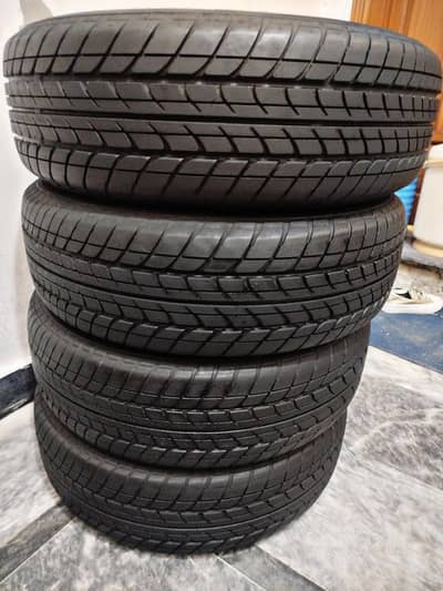 Dunlop tyres 14 size 185/70/14 excellent condition